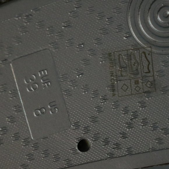 NEW GND Rhinestone Grey Silver Flip Flop Sandals 8 - Picture 6 of 8